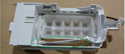 Ice maker ice level detector arm